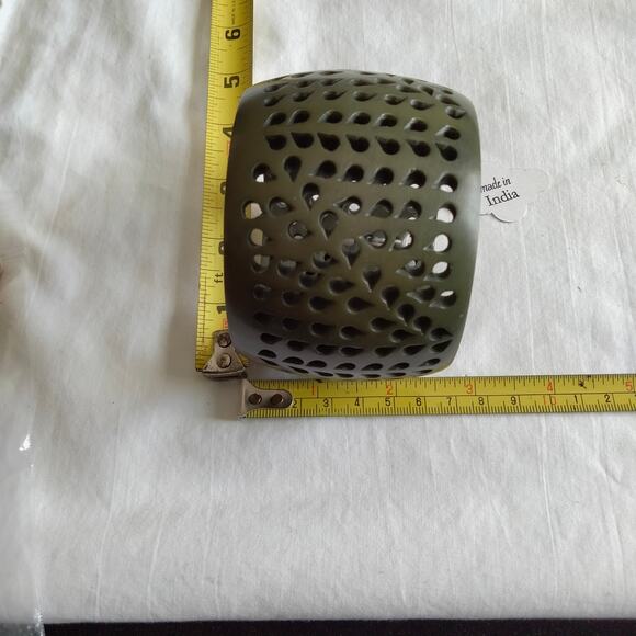 Iris Apfel & Bajalia Olive Green Bone Cutout Chunky Statement Bracelet - Picture 5 of 9